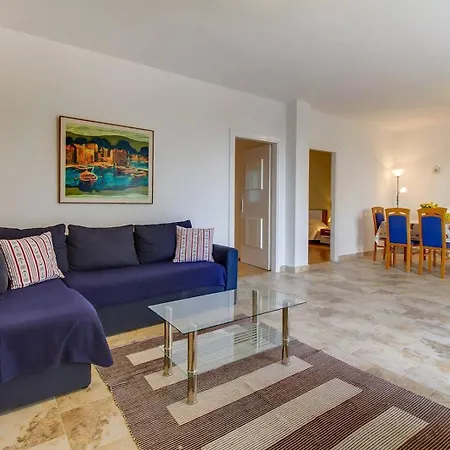 Tia Πανσιόν 3*