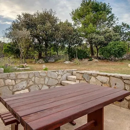 Tia Πανσιόν Veli Lošinj