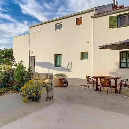 Tia Guest house