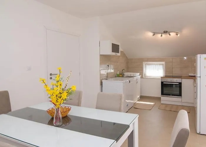 Casa de hóspedes Tia 3*