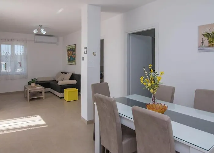 Tia Casa de hóspedes 3*